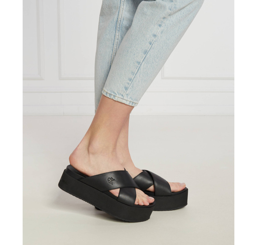 Calvin Klein JEANS platformas sandeles- melnā krāsā