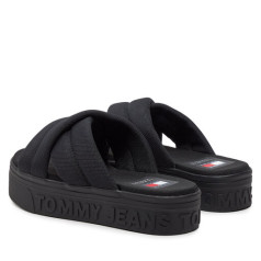 TOMMY JEANS platforms iešļūcenes- melnā krāsā