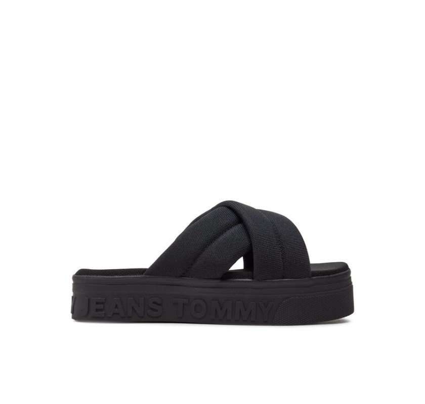 TOMMY JEANS platforms iešļūcenes- melnā krāsā