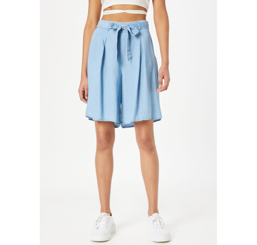 VERO MODA Liliana Bermudu šorti-gaiši zilā krāsā