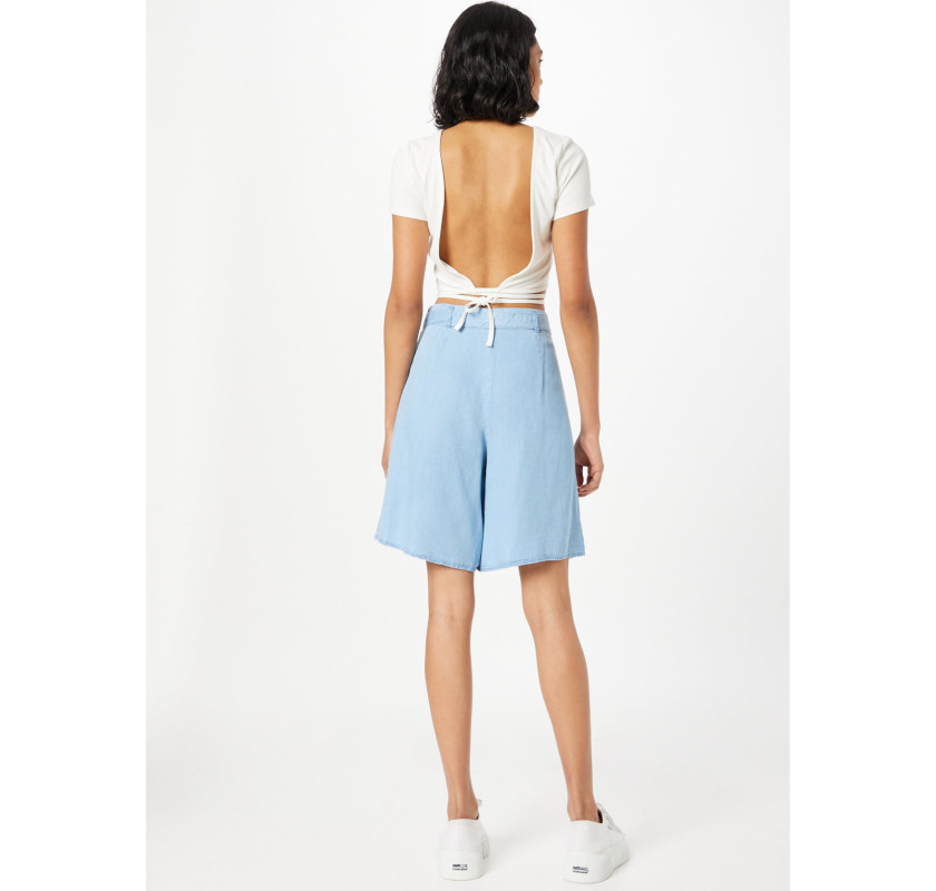 VERO MODA Liliana Bermudu šorti-gaiši zilā krāsā