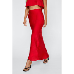 NASTY GAL Hammered satīna svārki- sarkanā krāsā