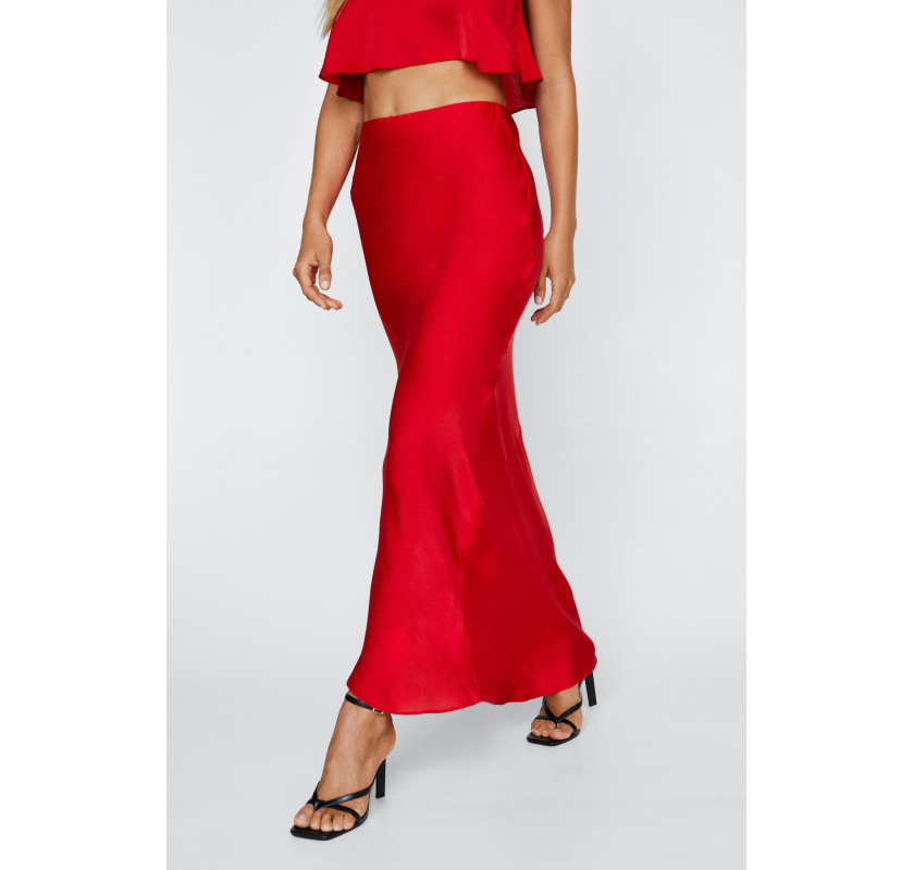 NASTY GAL Hammered satīna svārki- sarkanā krāsā