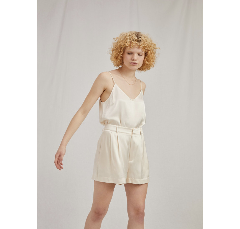 A LOT LESS Valentina šorti-krēmkrāsā