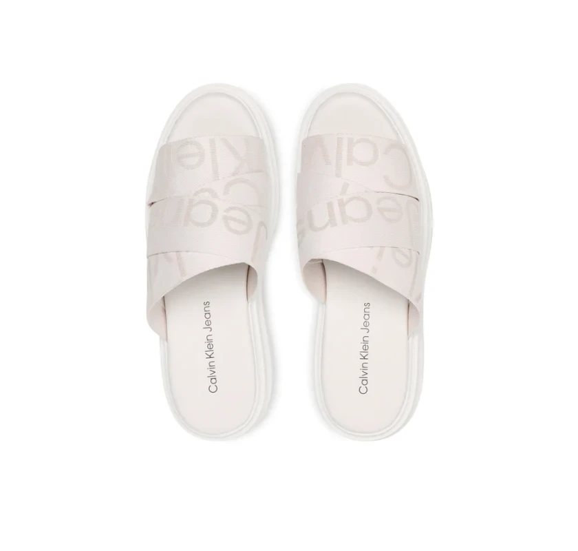 Calvin Klein Jeans Toothy iešļūcenes- krēmkrāsas