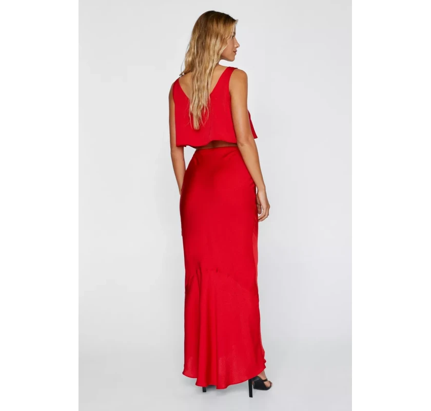 NASTY GAL Hammered satīna svārki- sarkanā krāsā
