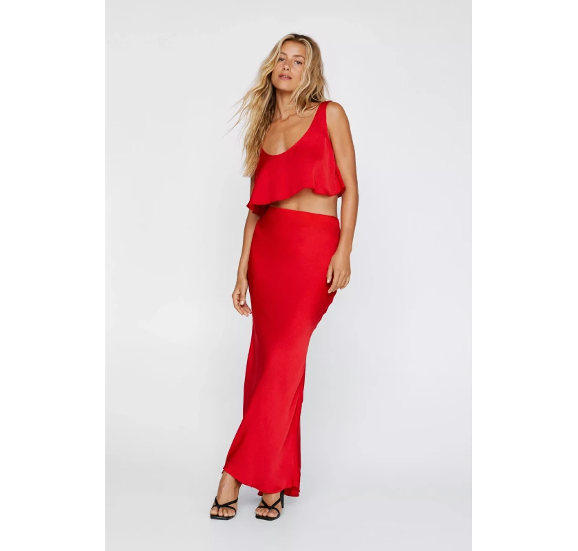 NASTY GAL Hammered satīna svārki- sarkanā krāsā