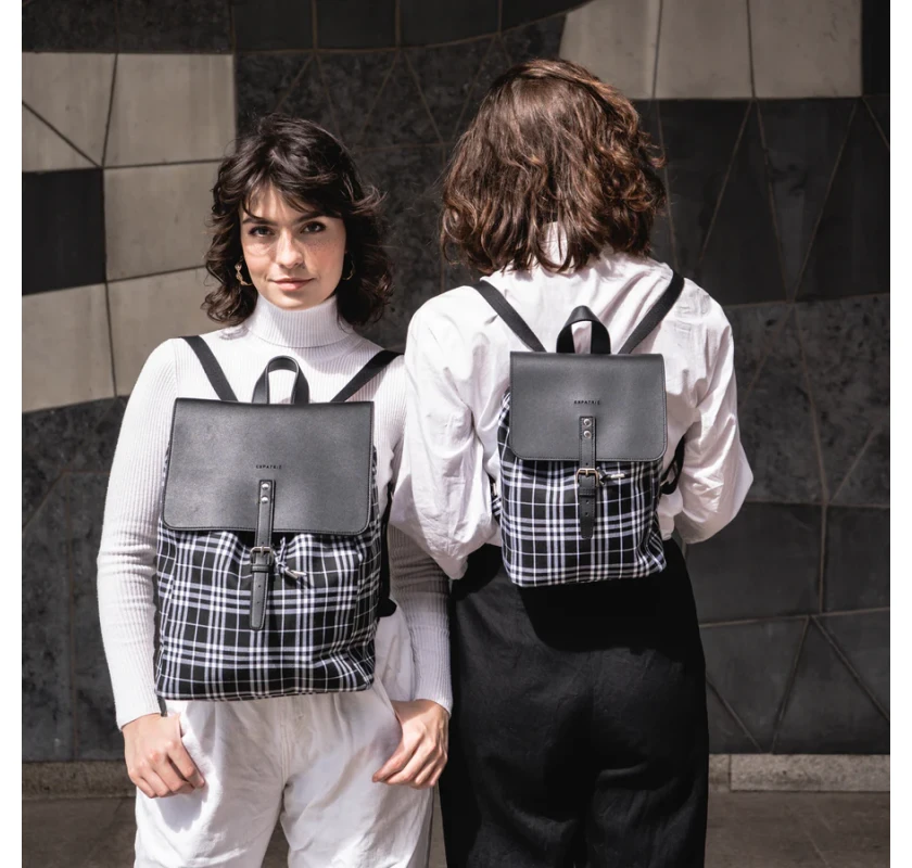 Expatrié Anna mugursoma- melnā krāsā